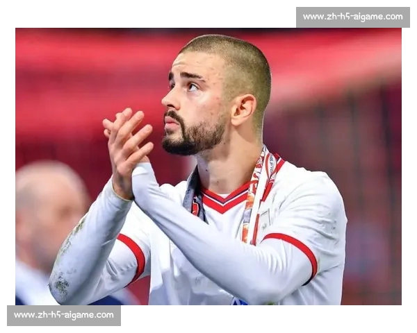 塞维利亚官宣签下西班牙前锋阿尔方 - 冈萨雷斯，合同至 2028 年